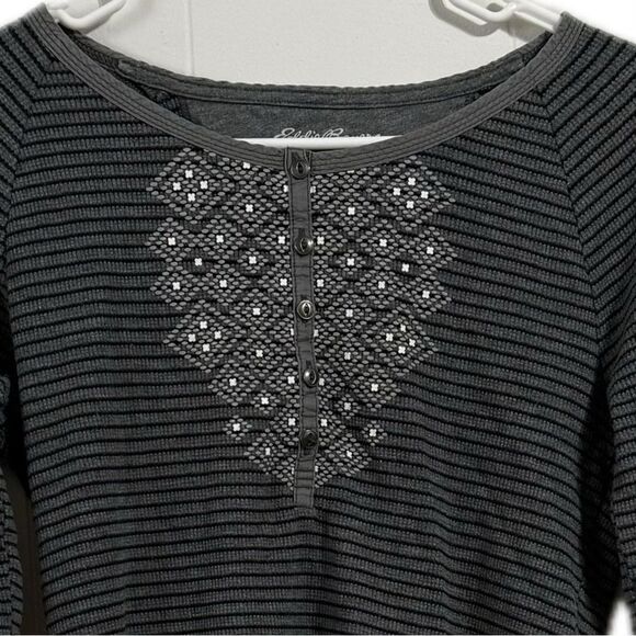 Eddie Bauer Gray Long Sleeve Sweatshirt with Crew Neck and Embellished Design - Picture 2 of 6